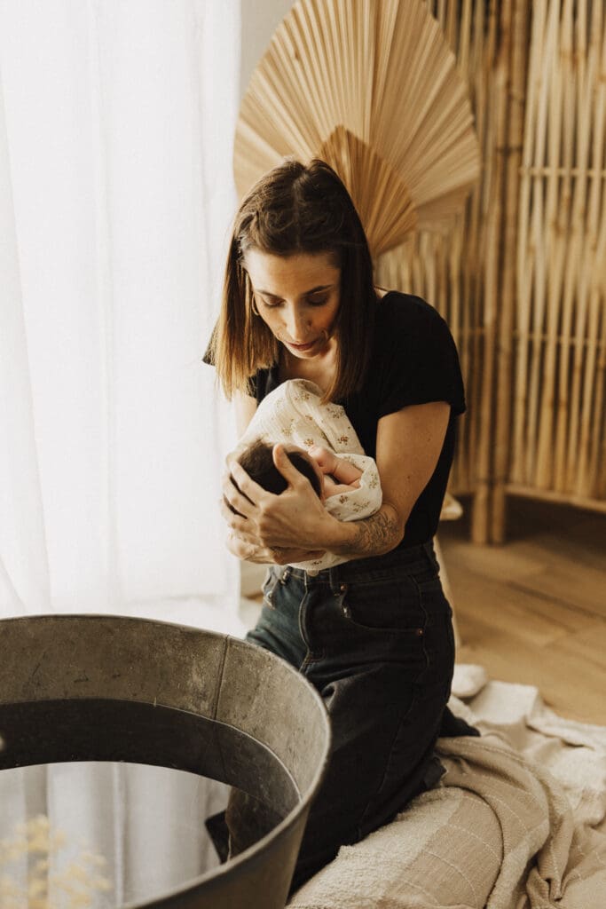 Sarah Méjean, praticienne bien-être pour les femmes et les bébés, spécialisée en bain enveloppé en Charente