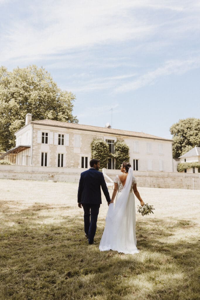 Mariage d’été en Charente au Domaine de la Fontchaudière, lieu de réception entouré de nature
